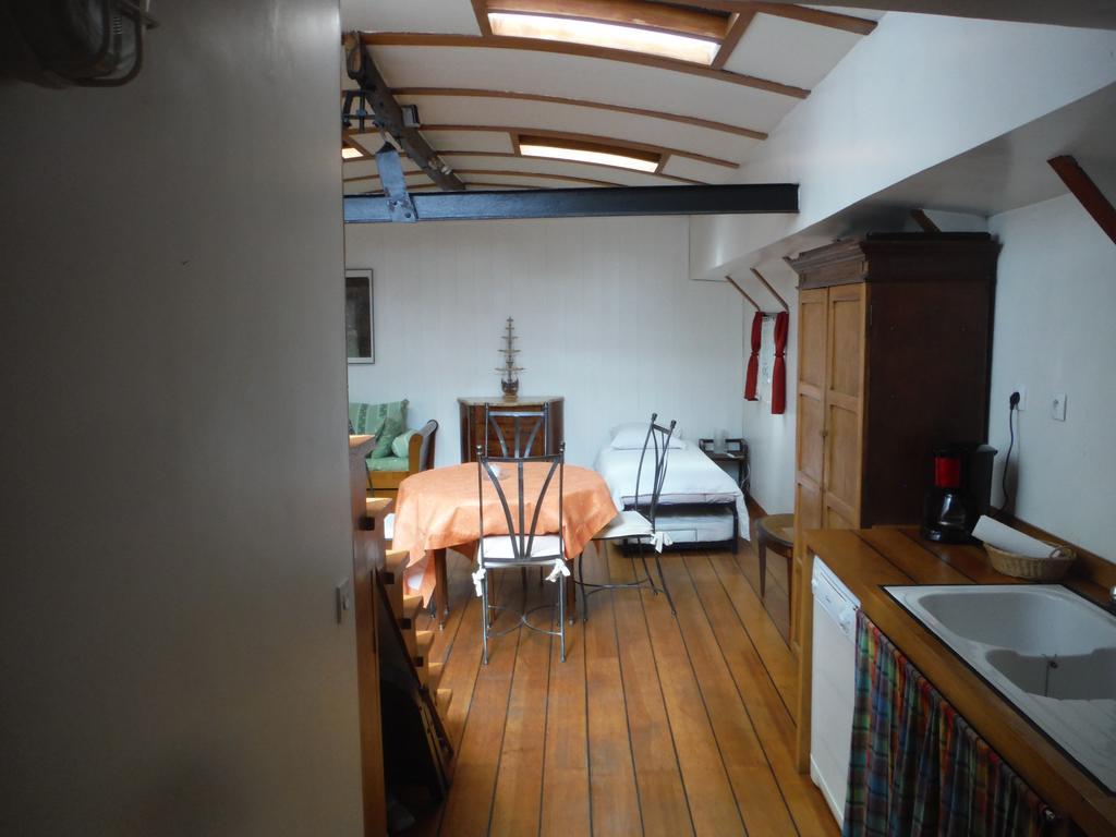 Peniche - Le Nenuphar Hotel Paris Room photo